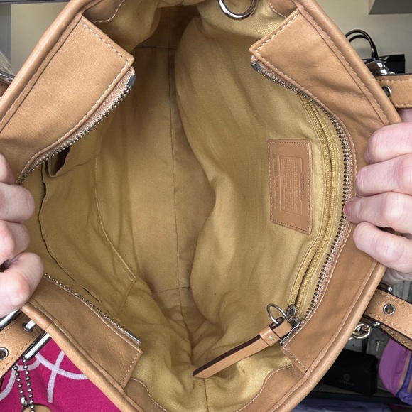 Coach 2Fer Tote & Wristlet Tan Leather Tote Bag with hang tags - Picture 6 of 15